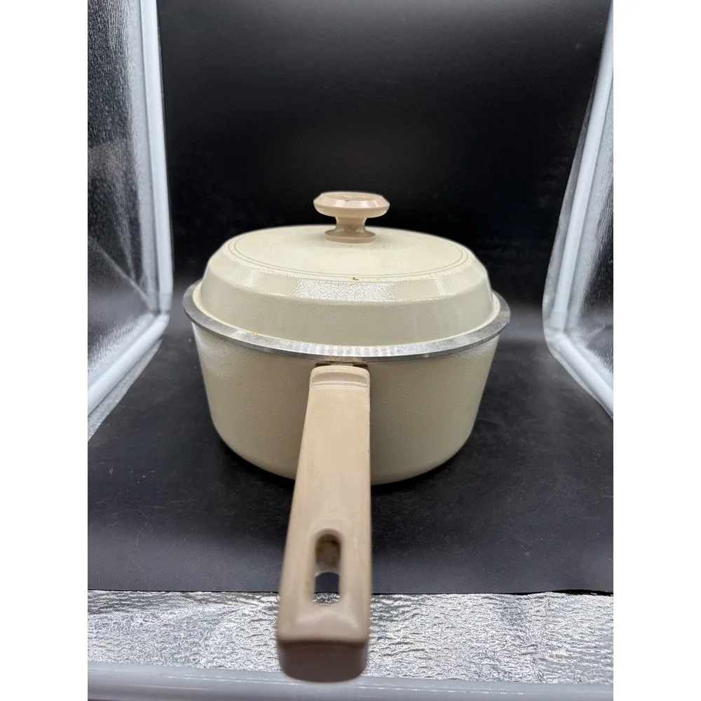 Vintage Club Aluminum Cream Saucepan with Lid Retro Cast Aluminum Pot 2 Quart
